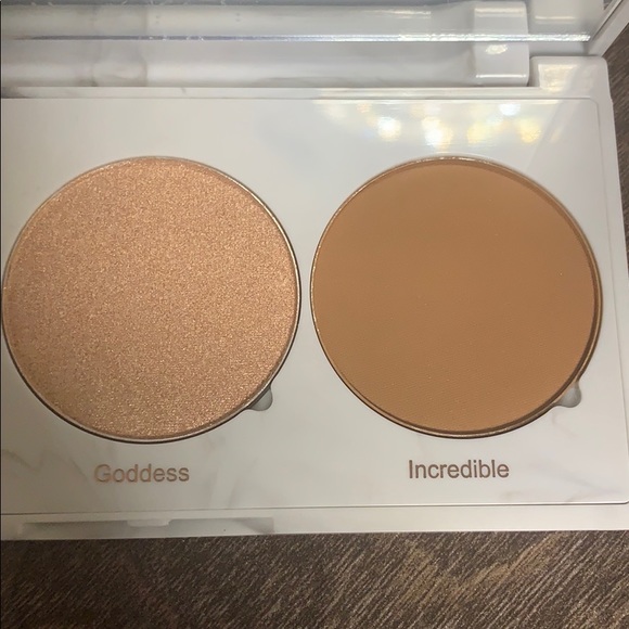 REALHER Ultimate Glow Getter Cheek Trio - Picture 5 of 10